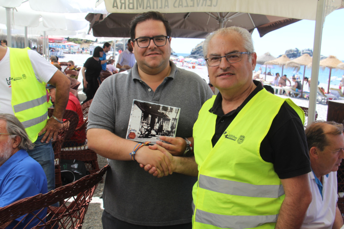 El Motoclub Antaño de Motril visita Almuñécar con casi un centenar de motos 